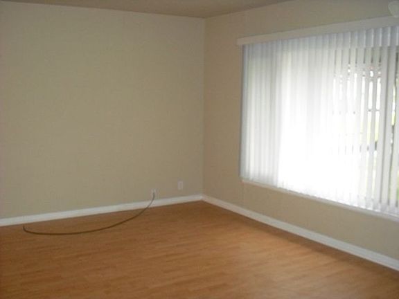 5th image of 2972 Holly Dr