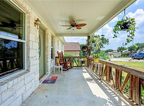 3rd image of 3 Rock Hollow Cir