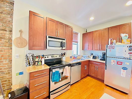 3rd image of 573 Vanderbilt Ave APT 4A