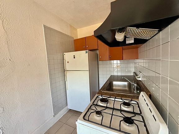 3rd image of 165-167 Davis Ave APT 2