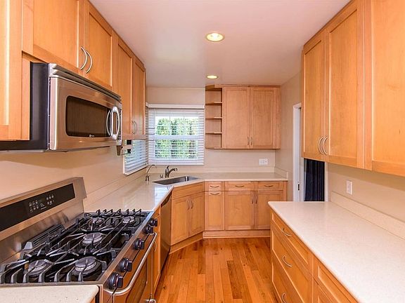 3rd image of 2621 W 168th St