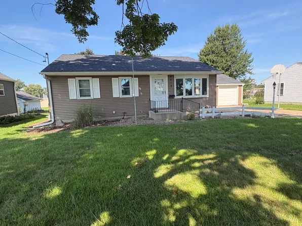 4813 Ozark St NE, Cedar Rapids, IA 52402