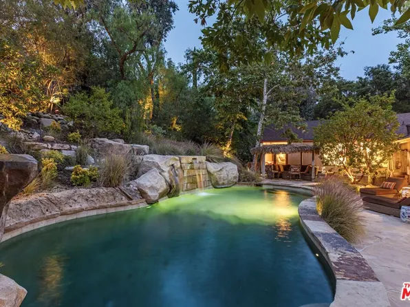 1064 Meadows End Dr, Calabasas, CA 91302