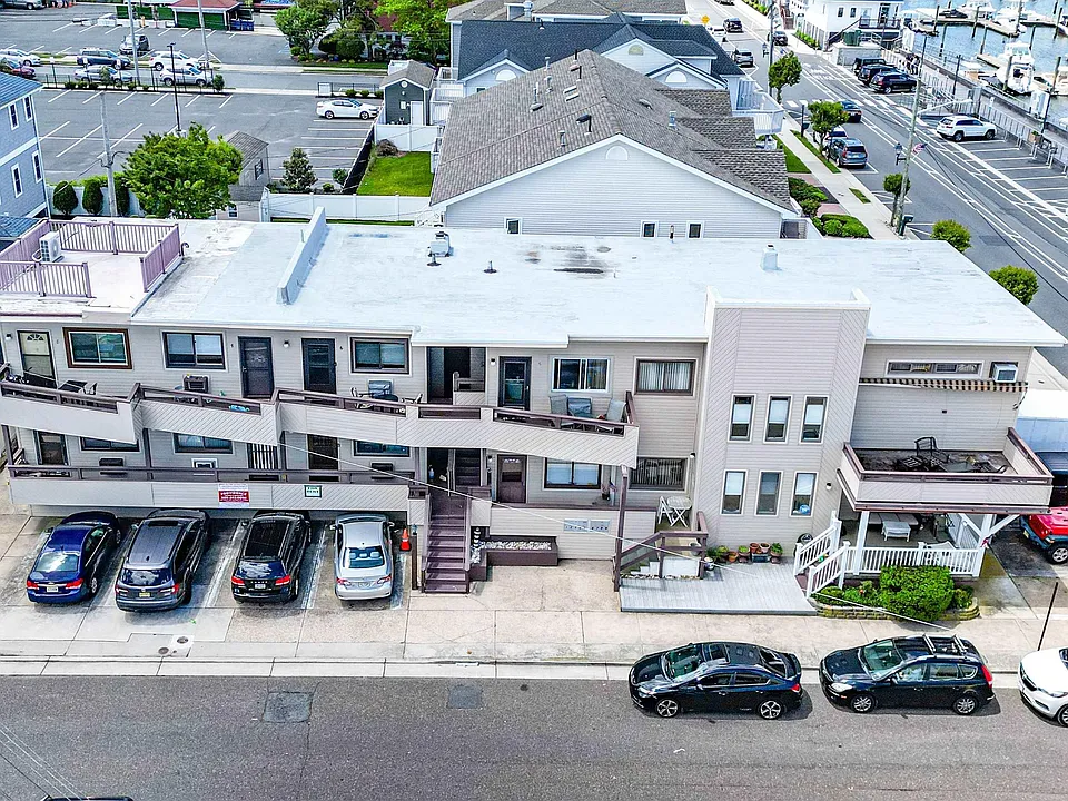 9600 Amherst Ave #5