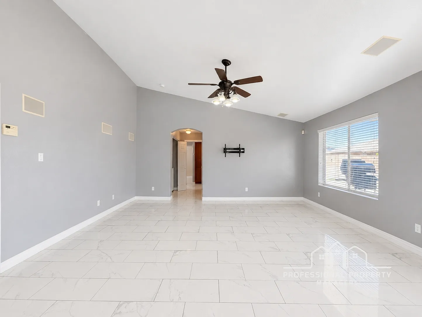 4 bed, 2186 sqft, $2,500 — Photo 2