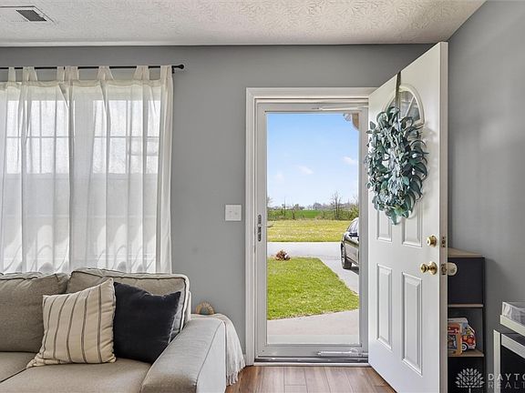 4th image of 5879 Farmers Rd #B