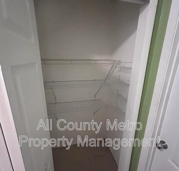 2539 Ridgewood Ave — Photo 9