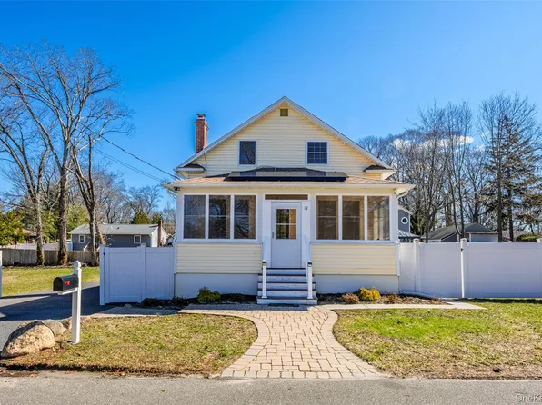 19 Milburn Road, Sound Beach, NY 11789