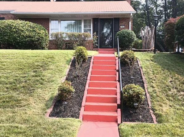 7002 Barton Rd, Hyattsville, MD 20784