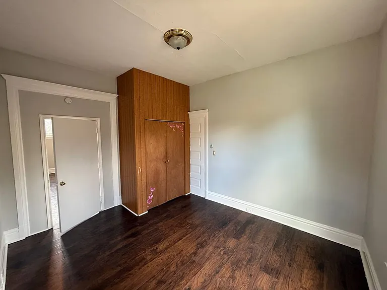 1515 E 19th St #6 — Photo 8