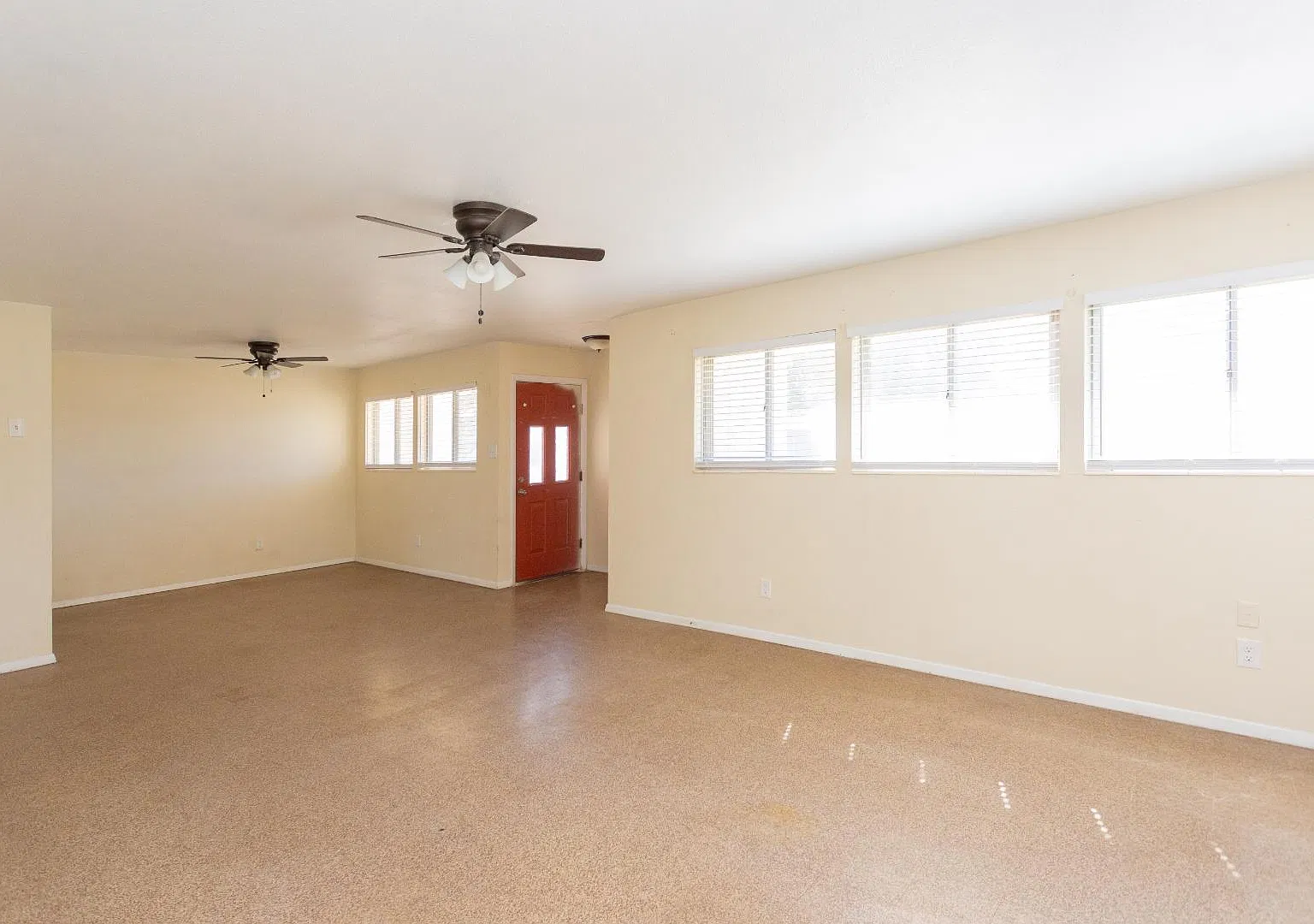 807 W Hervey Dr — Photo 4