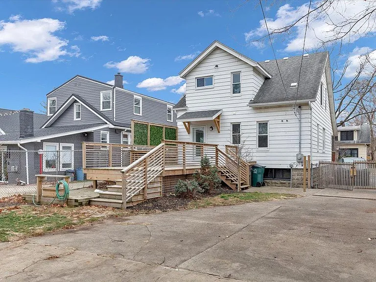 271 E Woodland St — Photo 41