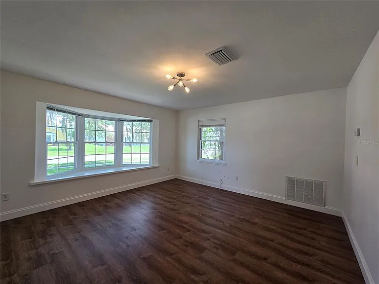 300 Cypress Creek Cir — Photo 11
