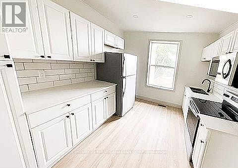 4th image of 859 Dundas St APT 2