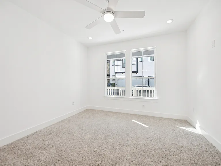 262 Harris St — Photo 3