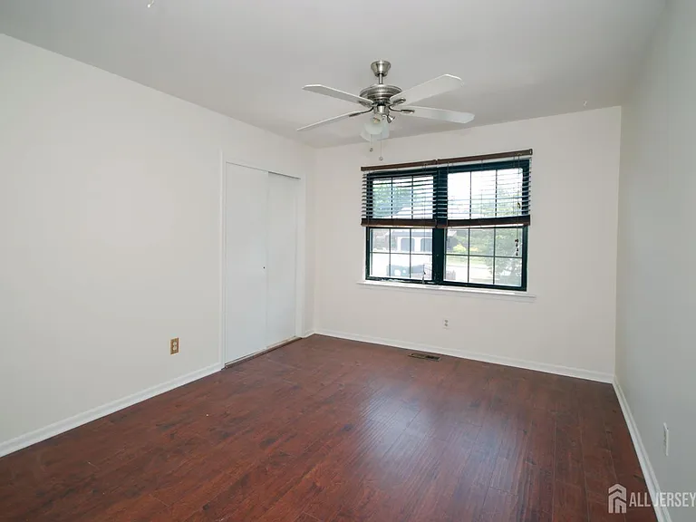 1 Wellington Ct — Photo 12