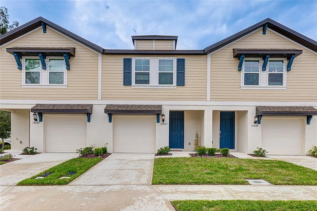 3 bed, 2.5 bath, 1450 sqft, $2,400 — Photo 1