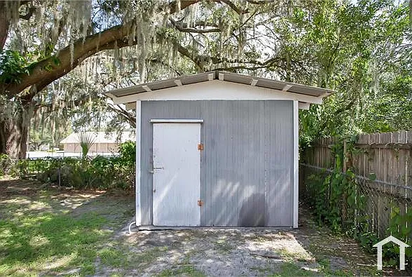 1304 E Young St — Photo 14