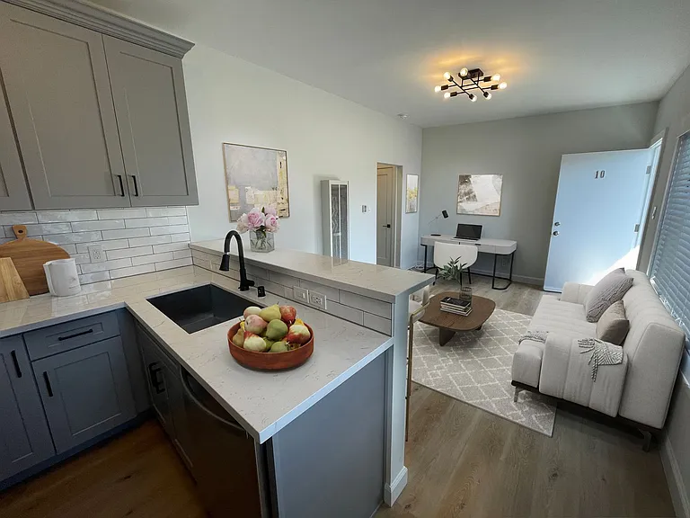 4232 Lindblade Dr — Photo 2