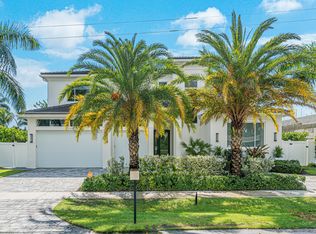 1050 NE 2nd Ter, Boca Raton, FL 33432