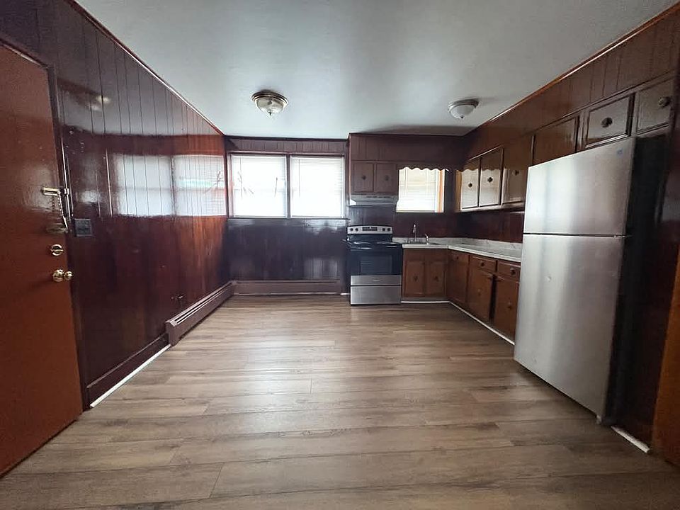 1st image of 189 Thompson St APT 1