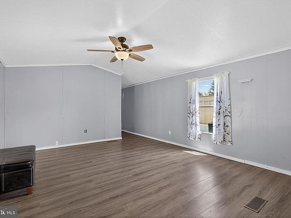 4th image of 17 Caravan Ct