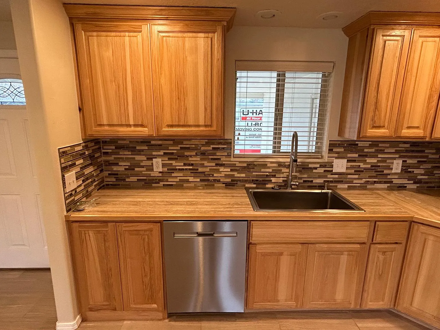 2 bed, 860 sqft, $1,525 — Photo 2