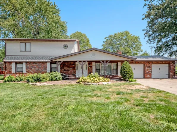 100 Roger Dr, Collinsville, IL 62234
