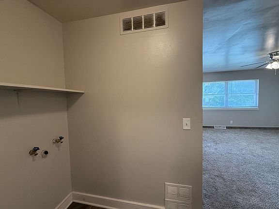 4th image of 2424 W Savannah St