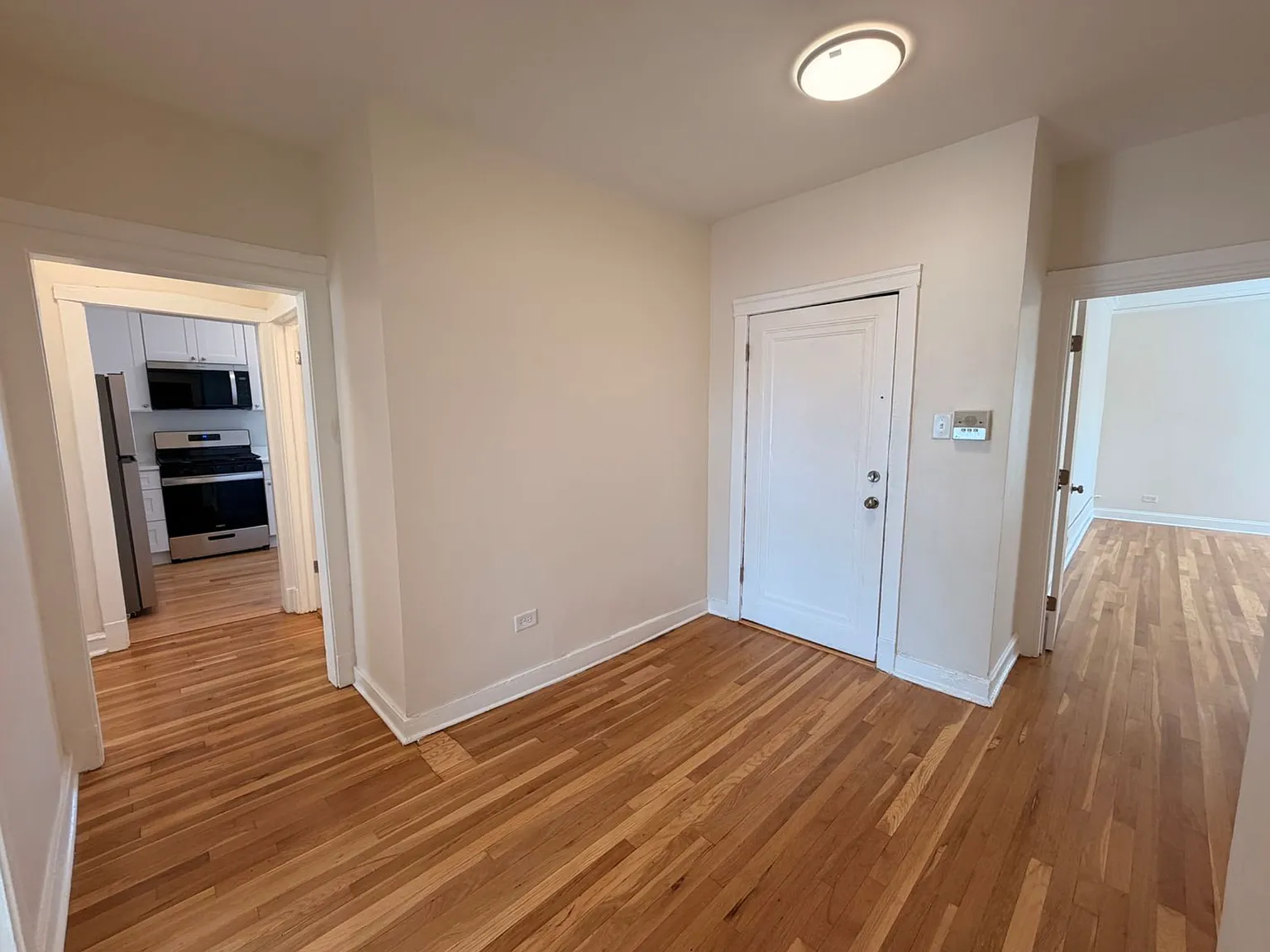 2 bed, 900 sqft, $1,900 — Photo 3