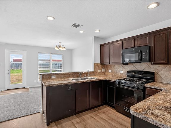 4th image of 1419 Oxford Meadow Dr
