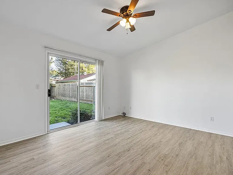 2199 Raleigh Cir — Photo 10