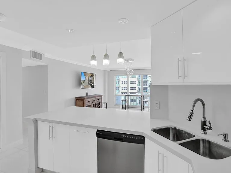 133 N Pompano Beach Blvd #1103 — Photo 11