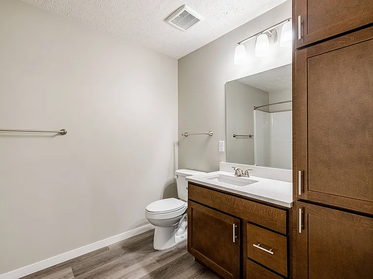 Kings Ridge Apartments — Photo 36