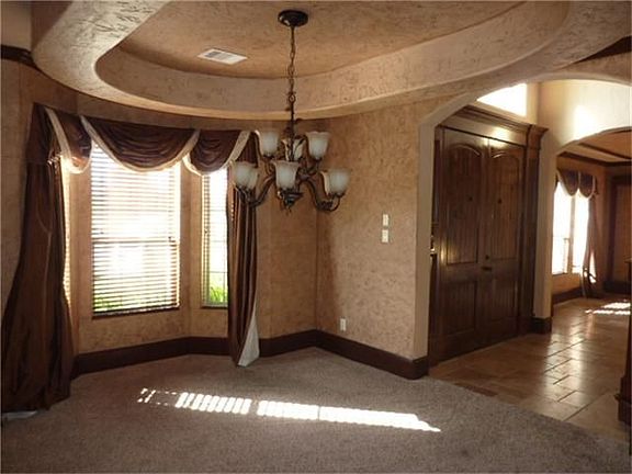 Formal dining to right of entry. Bay window,trey ceiling, built-ins