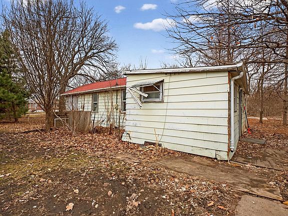 3rd image of 143 Chicago St