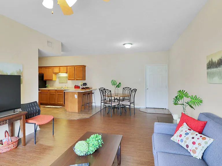 University Park Apartments — Photo 6