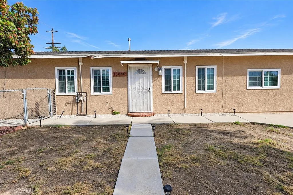 3 bed, 800 sqft, $2,900 — Photo 1
