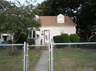 236 Monitor St, Westbury, NY 11590