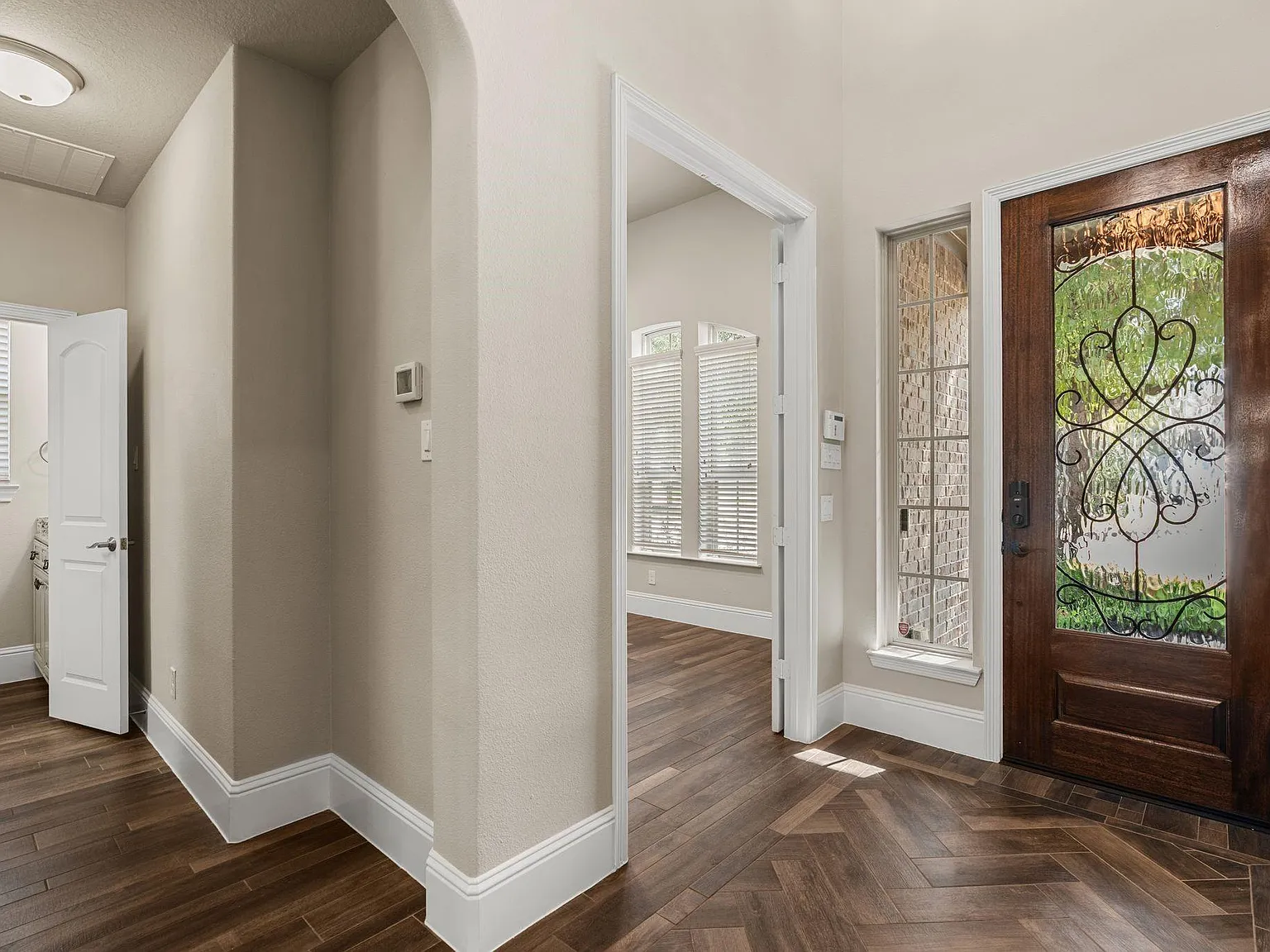 4 bed, 3.5 bath, 3320 sqft, $4,000 — Photo 3