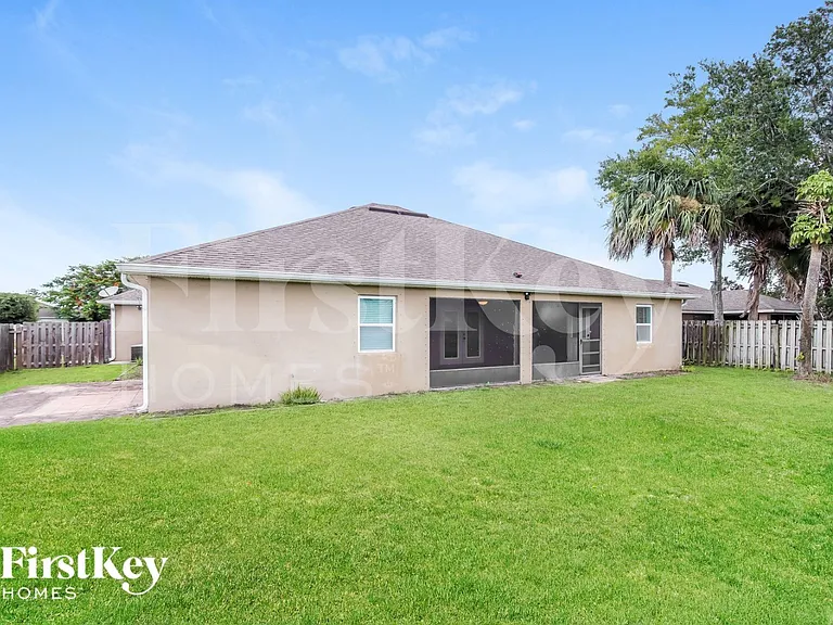 1932 Gloria Cir NE — Photo 15