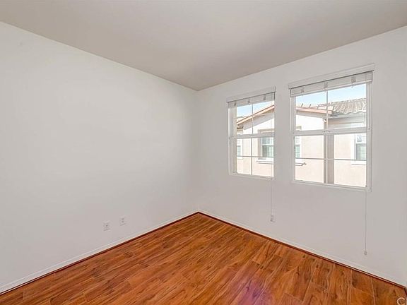 3rd image of 2724 Cabrillo Ave