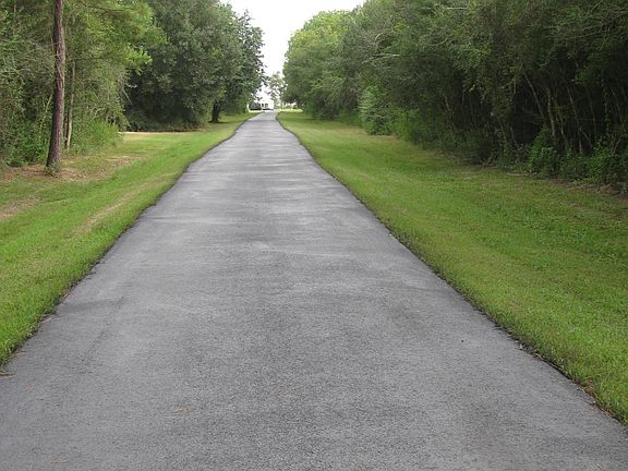 Entry to home. Resident is responsible for mowing & maintenance along this corridor.