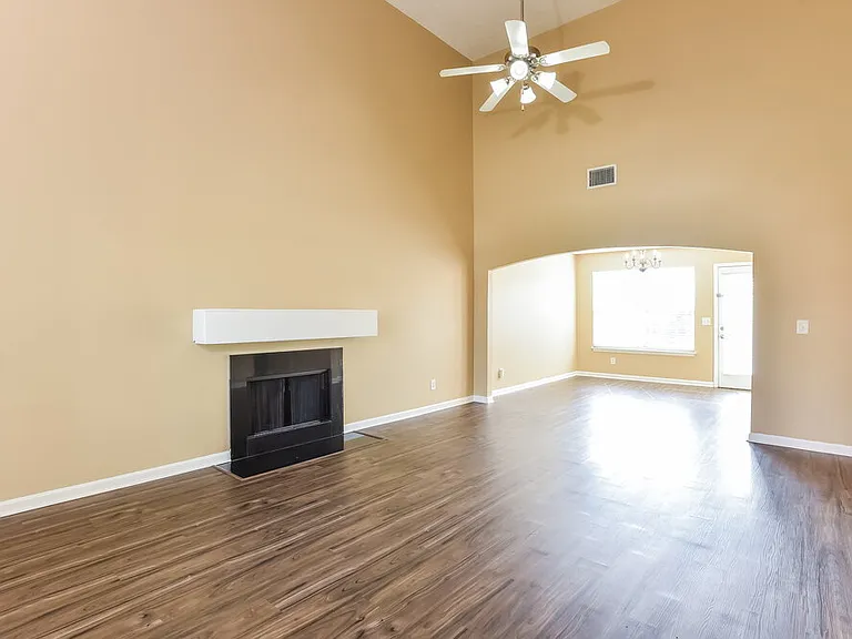 1108 Harmony Ln — Photo 4