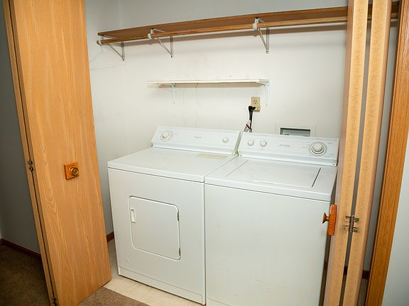 5th image of 330 Heritage Ave