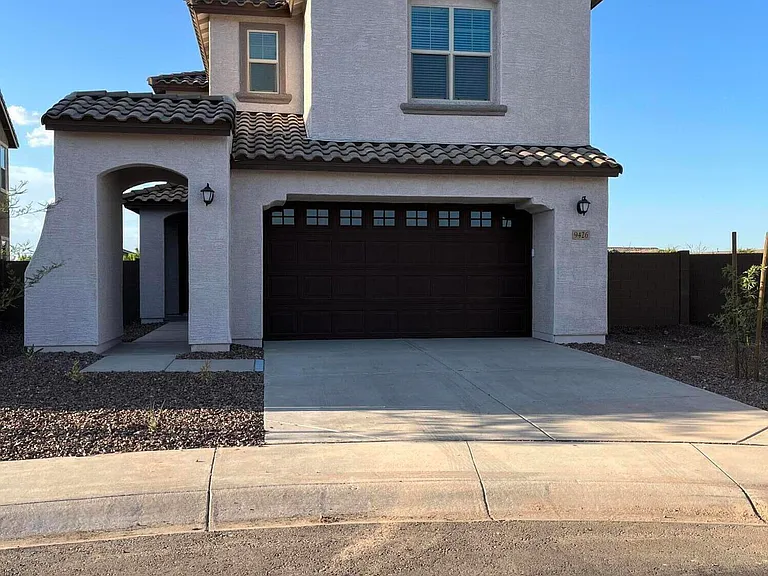 9426 W Sells Dr — Photo 1