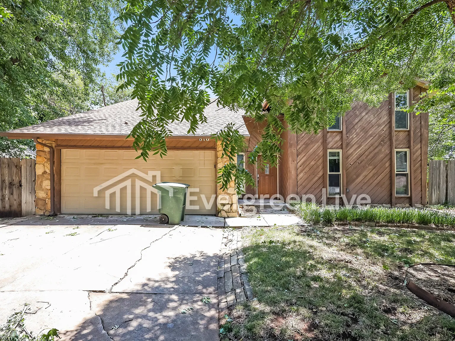 4 bed, 3.0 bath, 2247 sqft, $1,795 — Photo 2