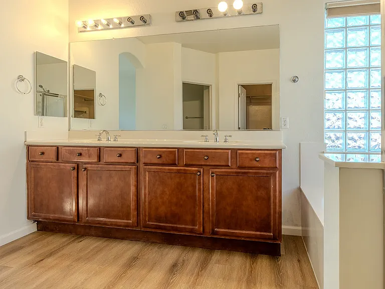 2051 E Carla Vista Dr — Photo 45