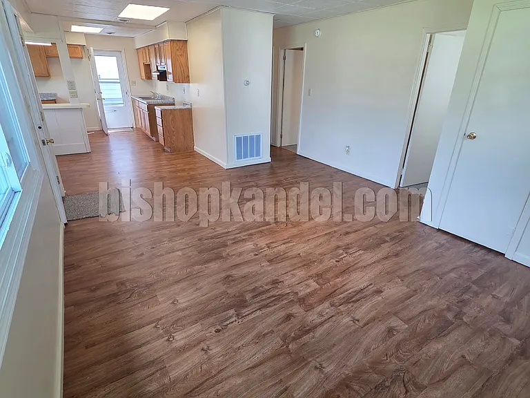 1201 Bernard Ave — Photo 2