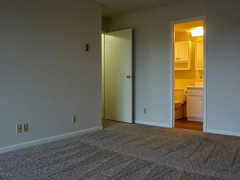 411 Lakewood Cir #C407 — Photo 10